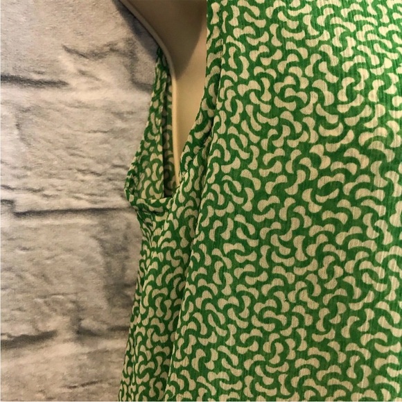 Anthropologie 2 HD in Paris Sungarden Green Geometric Sleeveless Chiffon Blouse - Picture 5 of 8